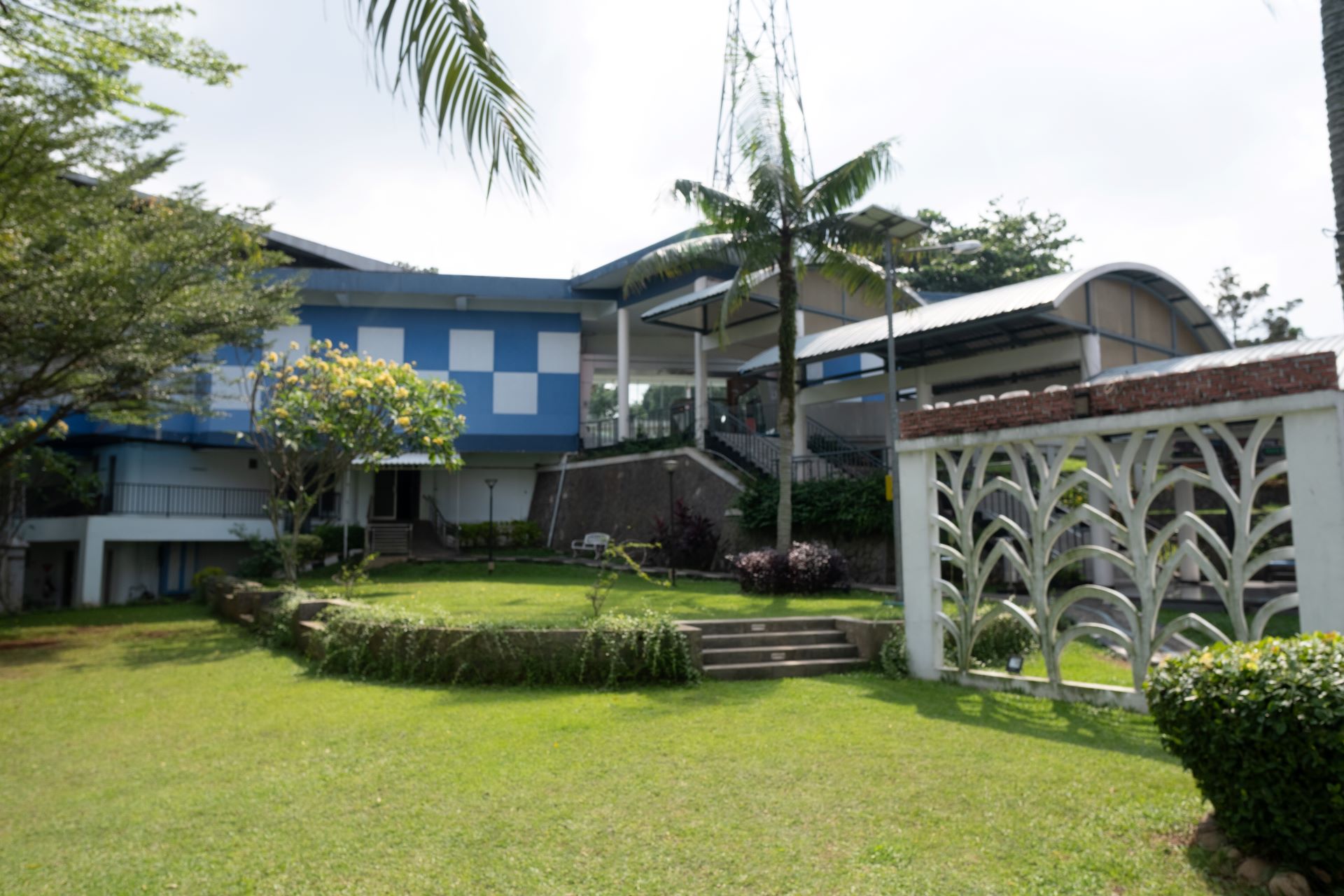 Taman-tengah.jpg