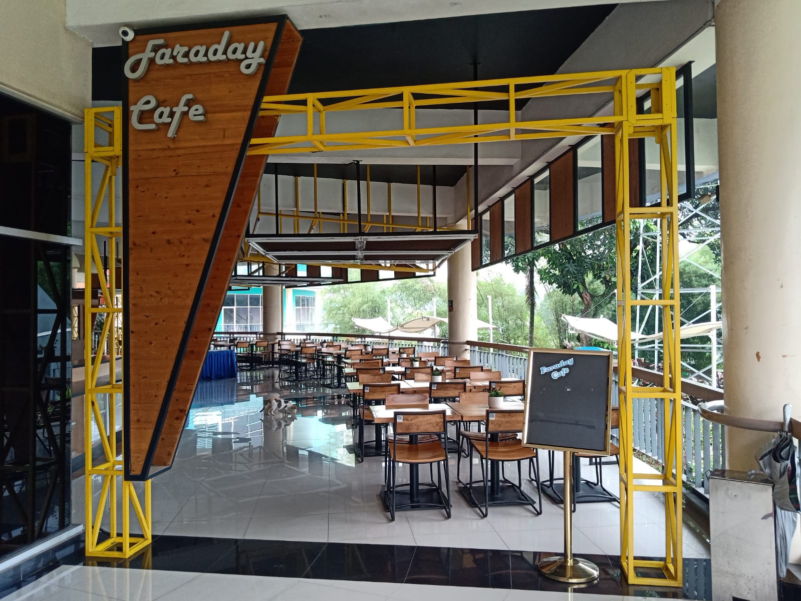 CAFE FARADAY